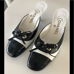 CHANEL 37.5 Mules